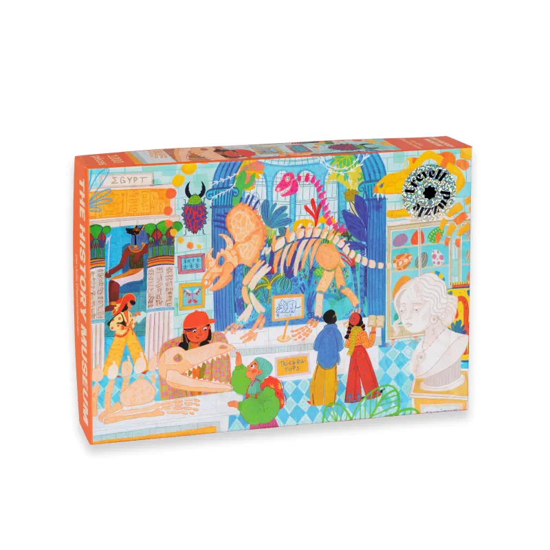 Puzzle The History Museum – 1000 pièces, illustration d'un musée avec des dinosaures, des artefacts égyptiens, et des visiteurs flânant parmi les expositions
